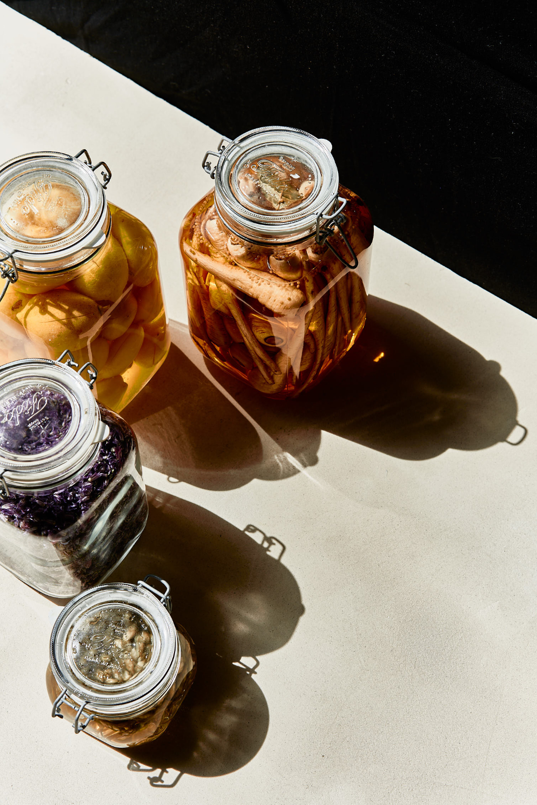 Fermentiertes Gemüse in Bügelgläsern